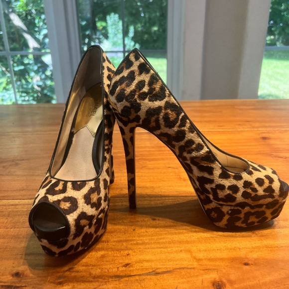 Michael Kors leopard stilettos - Picture 2 of 3